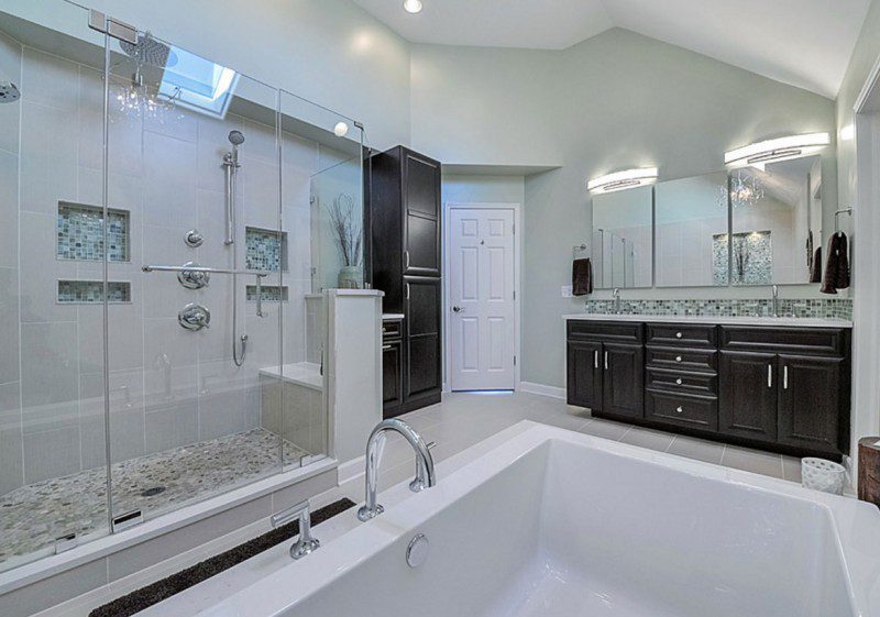 33 Custom Bathrooms to Inspire Your Own Bath Remodel - Custom Bathrooms LanDscape 10 Sebring Services 800x561