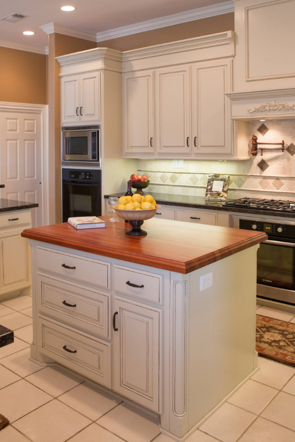 Featured image of post Very Small Kitchen Designs With Island