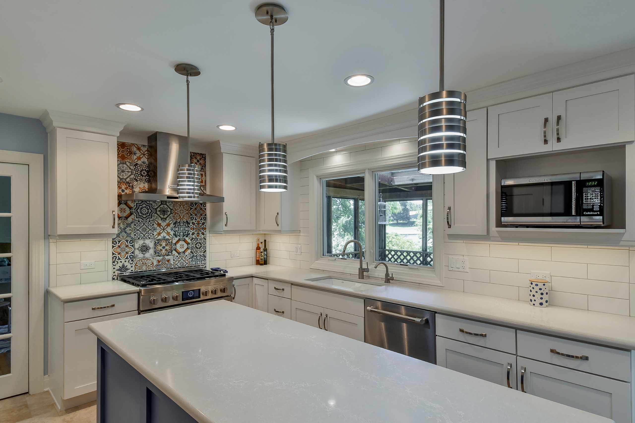 How to Choose the Right Kitchen Island Lights