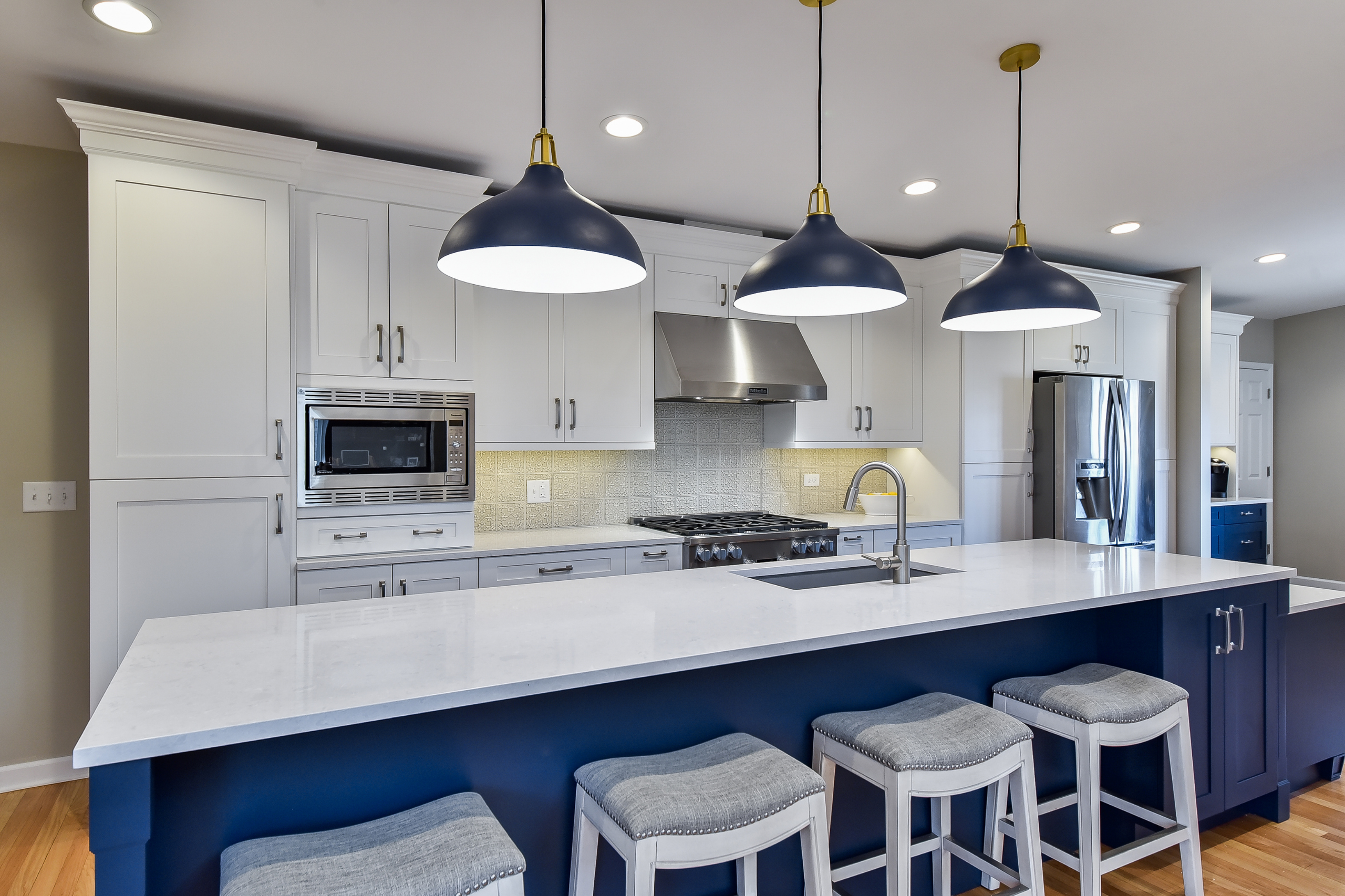 How to Choose the Right Kitchen Island Lights