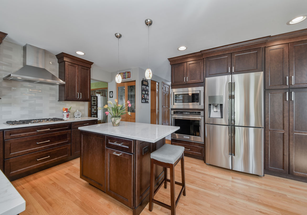 Transitional Kitchen Designs You Will Absolutely Love Home Remodeling Contractors Sebring Design Build Transitional kitchen and bathroom cabinets by kemper cabinets create harmony and balance by blending traditional with modern. transitional kitchen designs you will