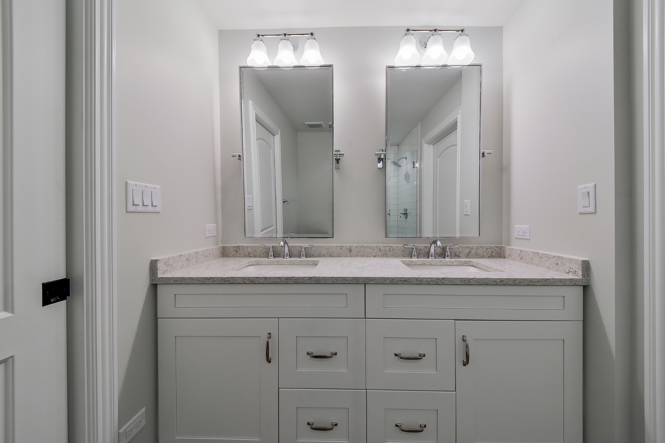 bathroom-mirrors-that-are-the-perfect-final-touch-sebring-design-build