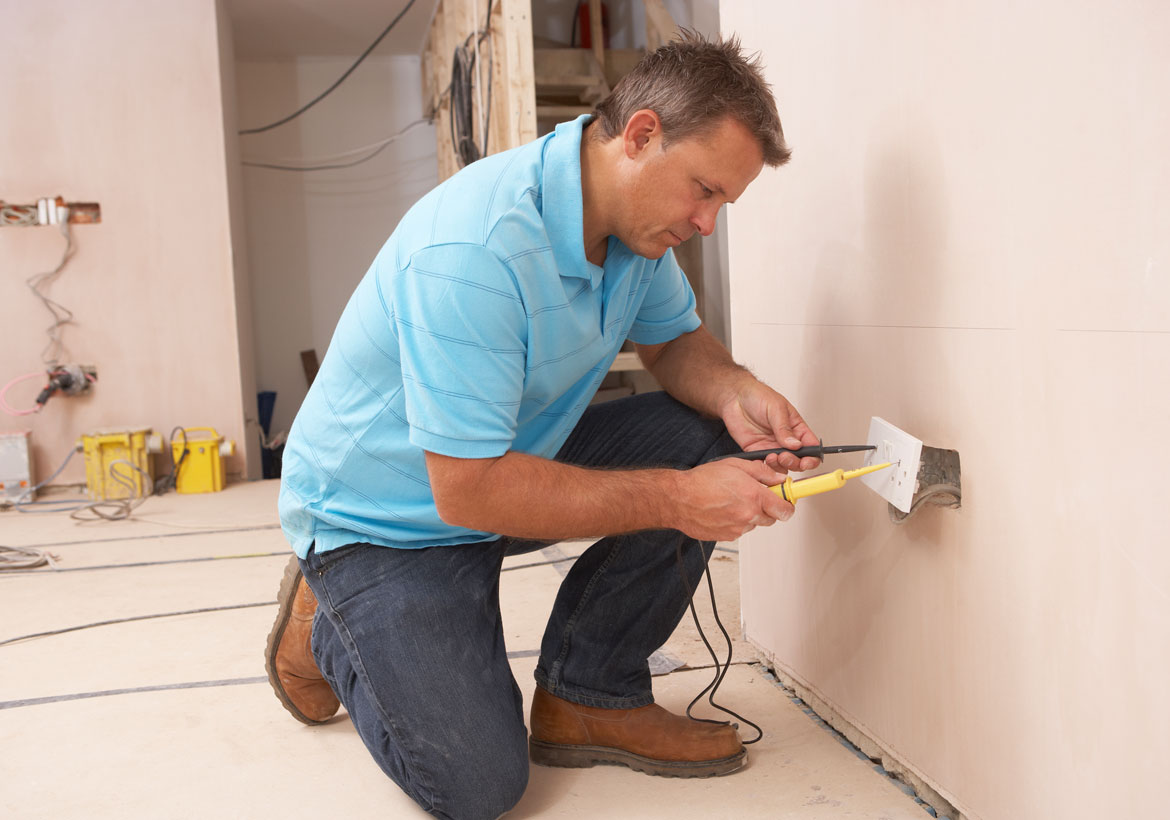 Subcontractor vs Contractor: What Does a General Contractor Do?