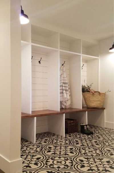 modern-farmhouse-entry-mud-room-ideas