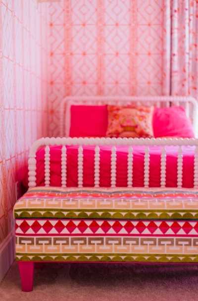 pink-bedroom-walls-decor-ideas