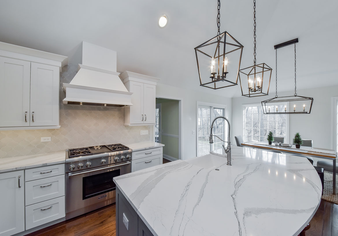 Choosing-the-Perfect-Metal-Range-Hoods-or-Wood-Range-Hoods-889888_Sebring-Design-Build