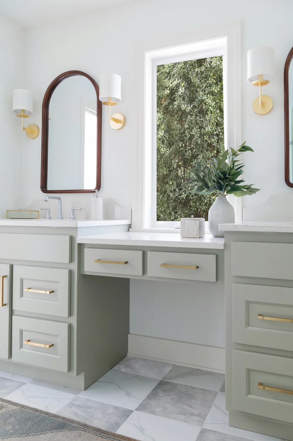 Classic Colors Primary Bathroom Design