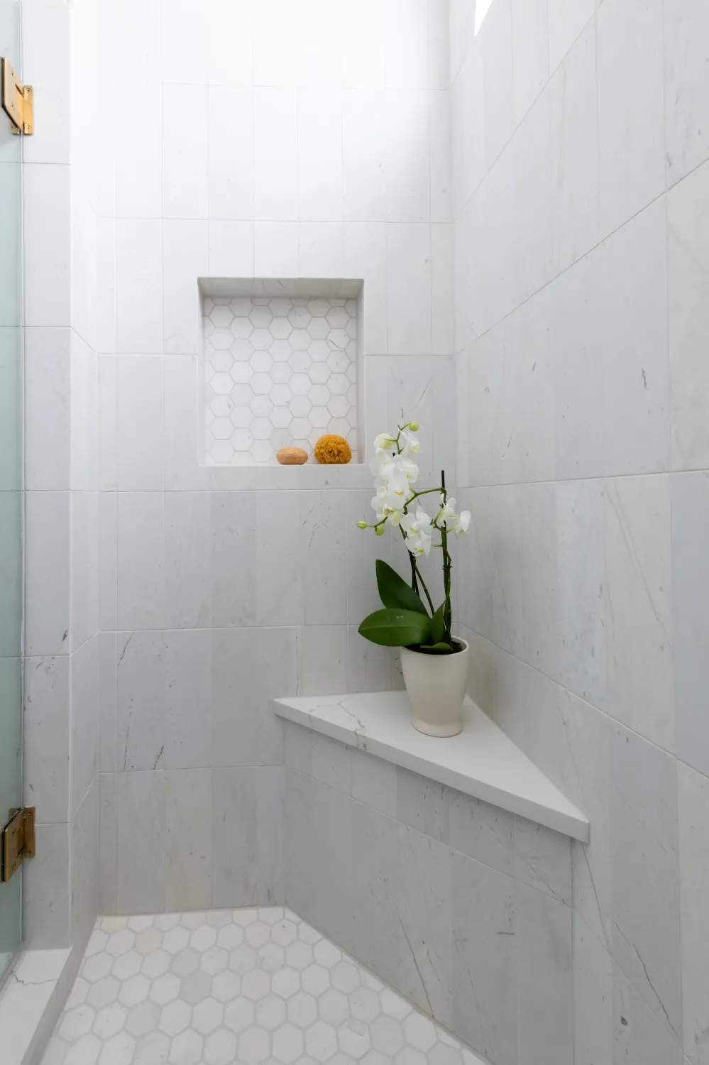 Clean and Elegant Guest Bathroom