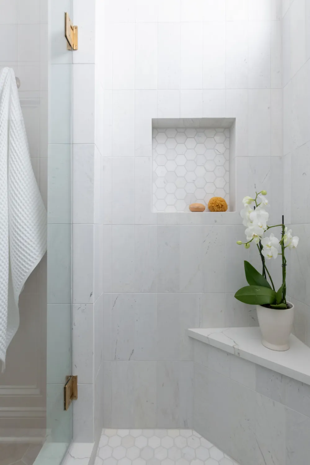 Clean and Elegant Guest Bathroom