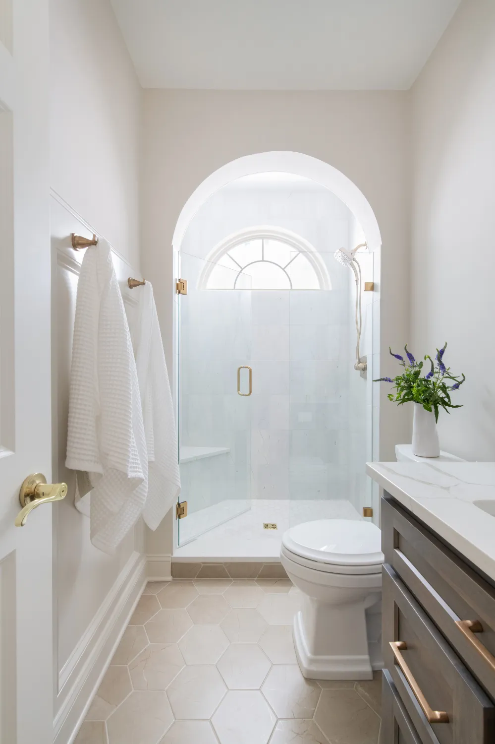 Clean and Elegant Guest Bathroom