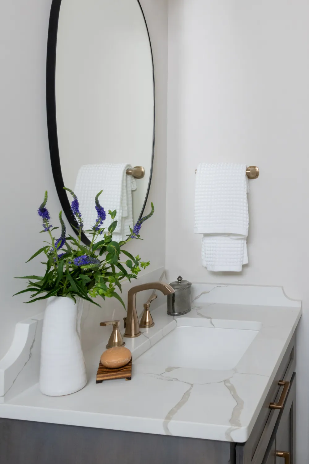 Clean and Elegant Guest Bathroom