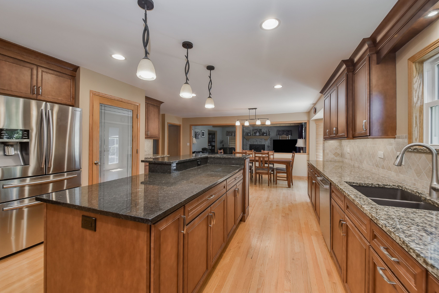 Modern Vs Traditional Kitchen 