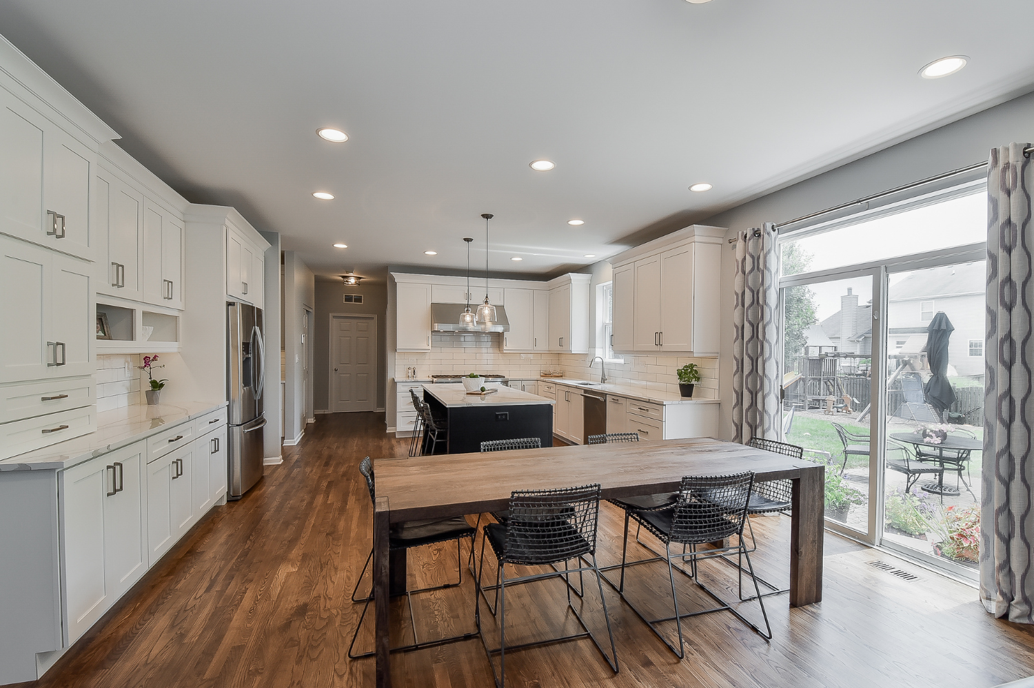 Modern Vs Traditional Kitchen 