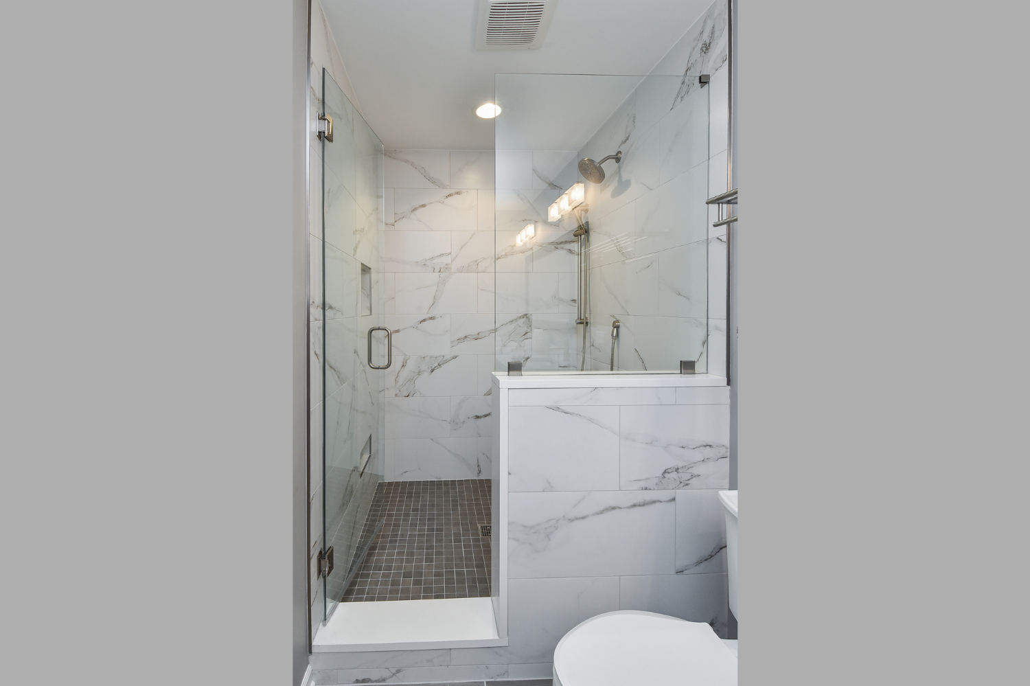 Space-Saving Ideas for Small Bathroom Remodels